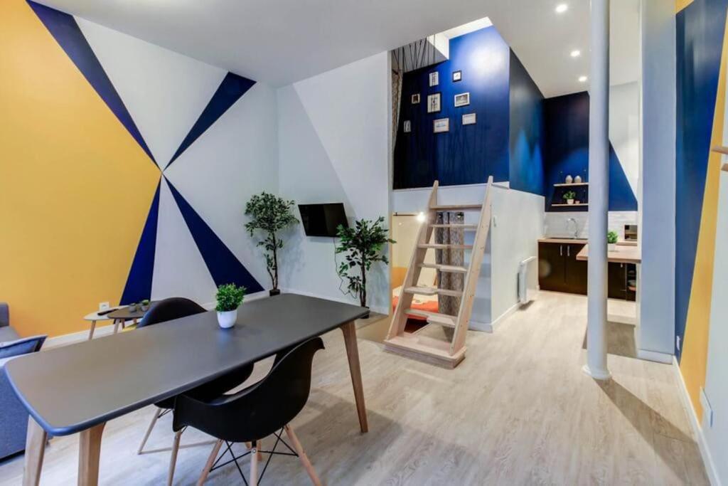 Kuchyňa alebo kuchynka v ubytovaní LE BERLIER 60m2 + COUR PRIVÉE - CENTRE HISTORIQUE