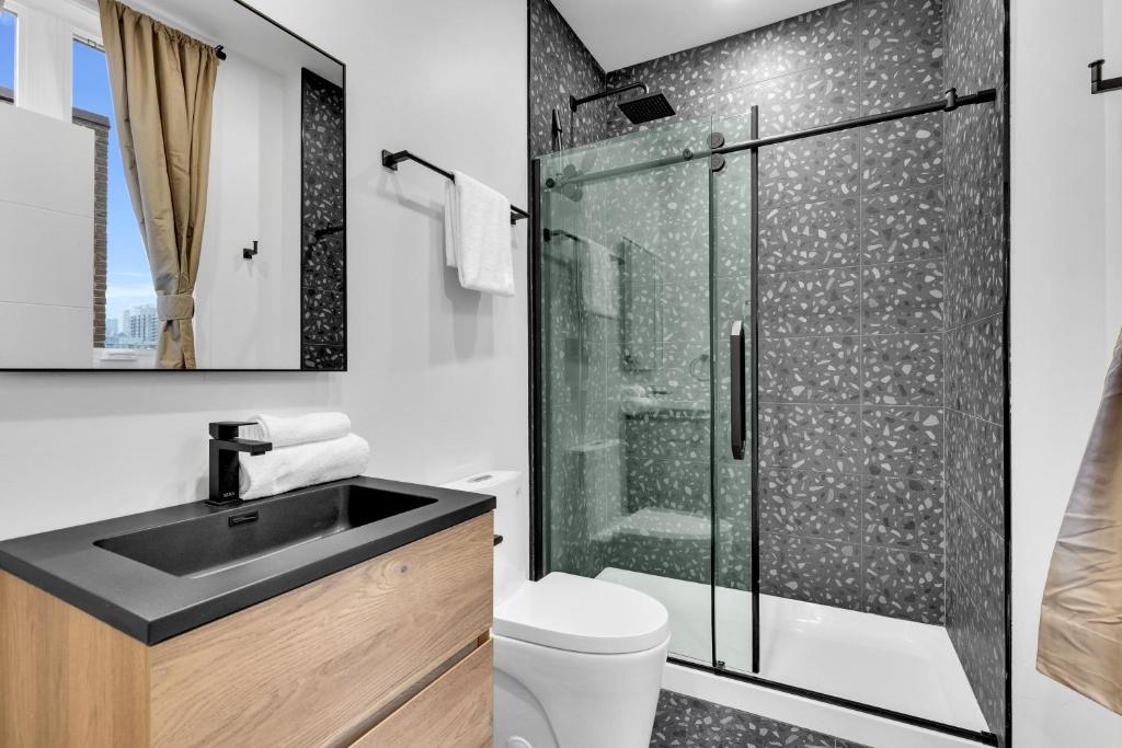 Deluxe Suites Downtown Montreal - Resim 35