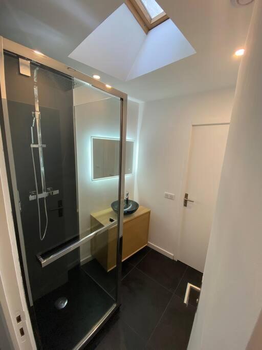 Kúpeľňa v ubytovaní Apartment in hyper center - 3 bedrooms