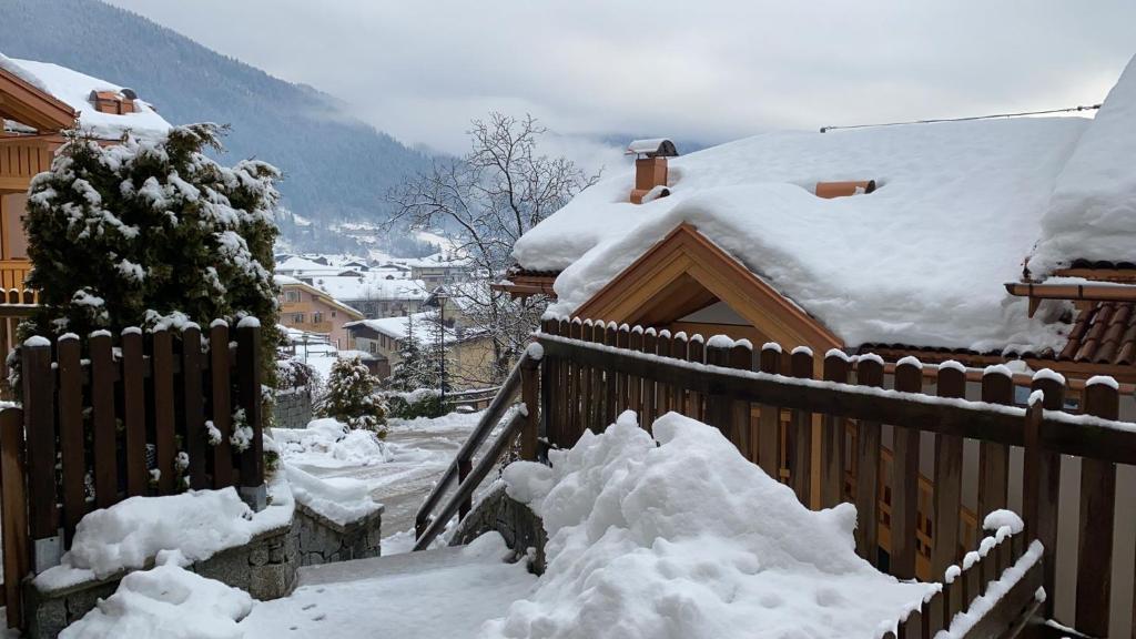le balze di Carisolo, trilocale con giardino v zimě