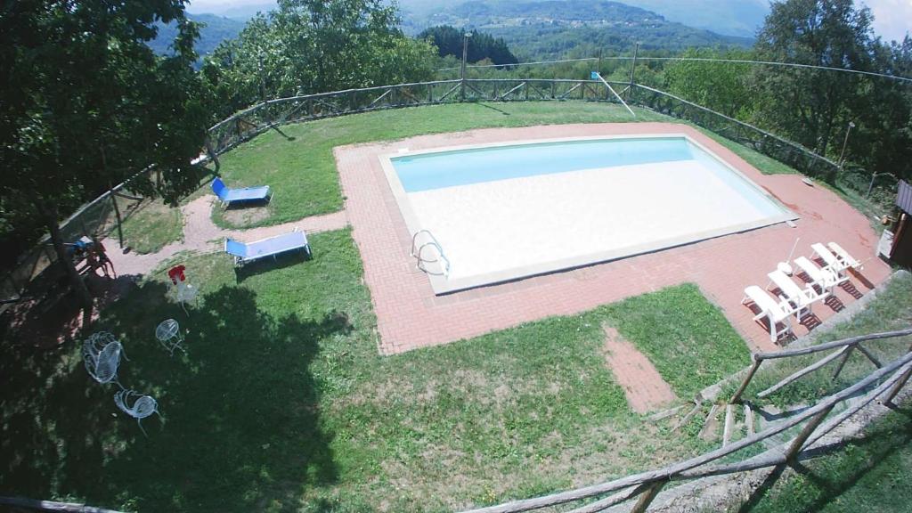 Bazén v ubytování Agriturismo dal nonno Merico nebo v jeho okolí