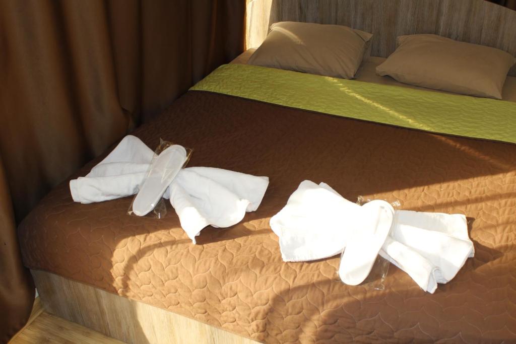 Postel nebo postele na pokoji v ubytování Arnautskiy Hotel
