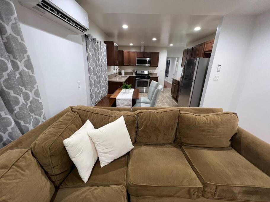 La Gretna2bd w/Patio, EVcharger, Disney, Whittier College, Knotts