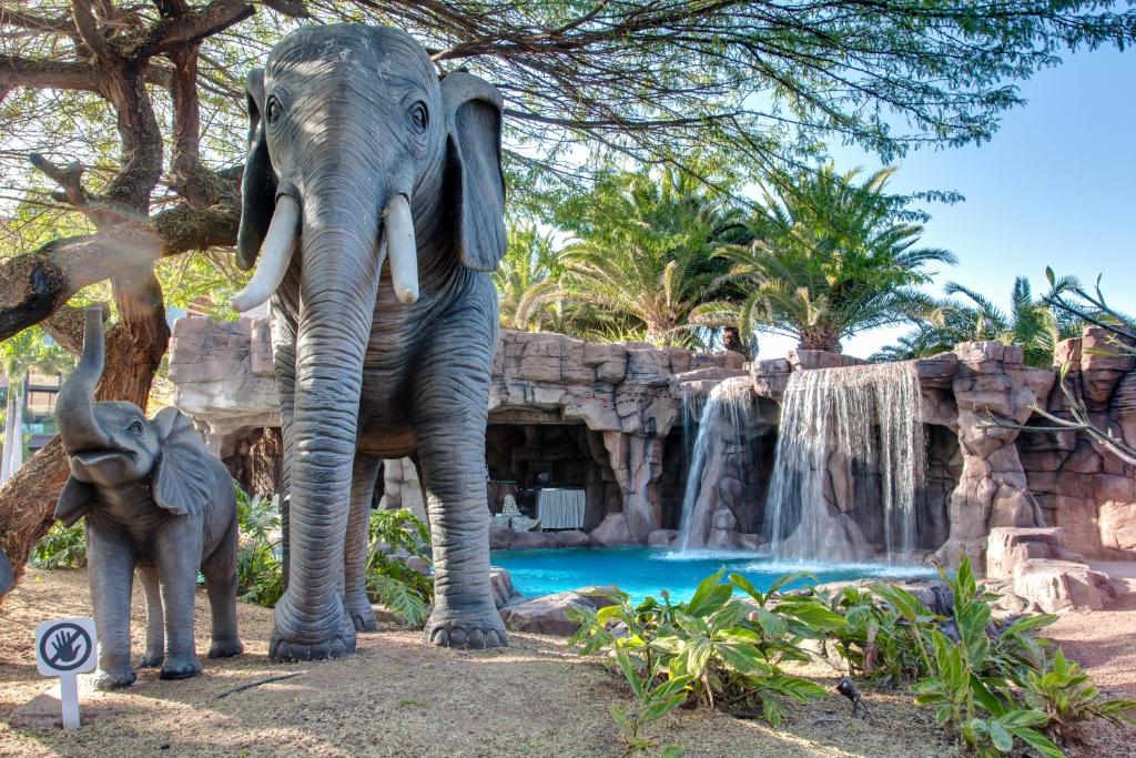 Bazén v ubytování Lopesan Baobab Resort nebo v jeho okolí