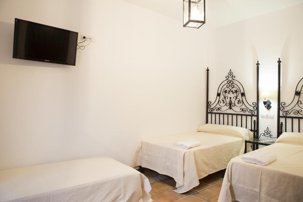 Postel nebo postele na pokoji v ubytování Hostal Palacio del Corregidor