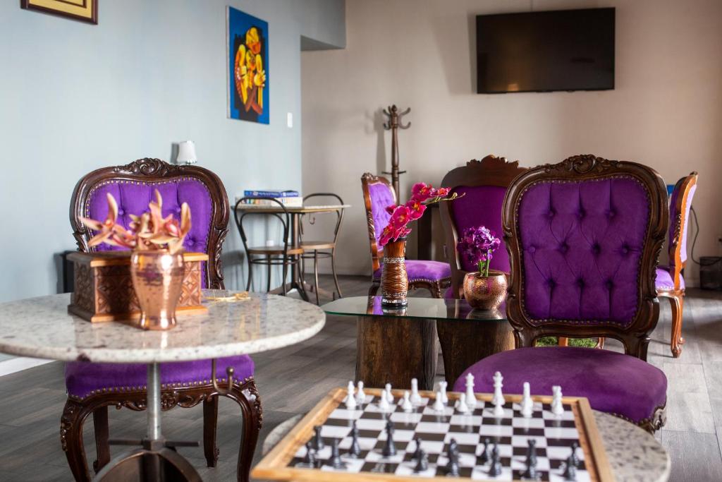 TV a/nebo společenská místnost v ubytování Hotel Colonial San Agustin