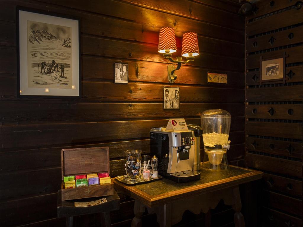 Comodidades para chá e café em Hotel Bernerhof Grindelwald