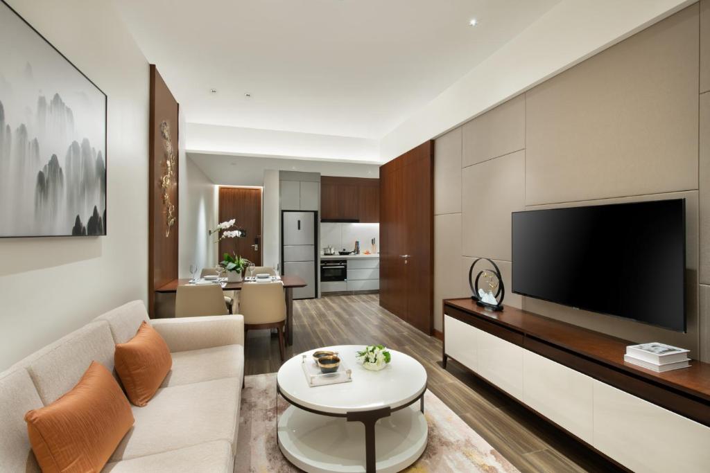 TV a/nebo společenská místnost v ubytování Oakwood Residence Foshan