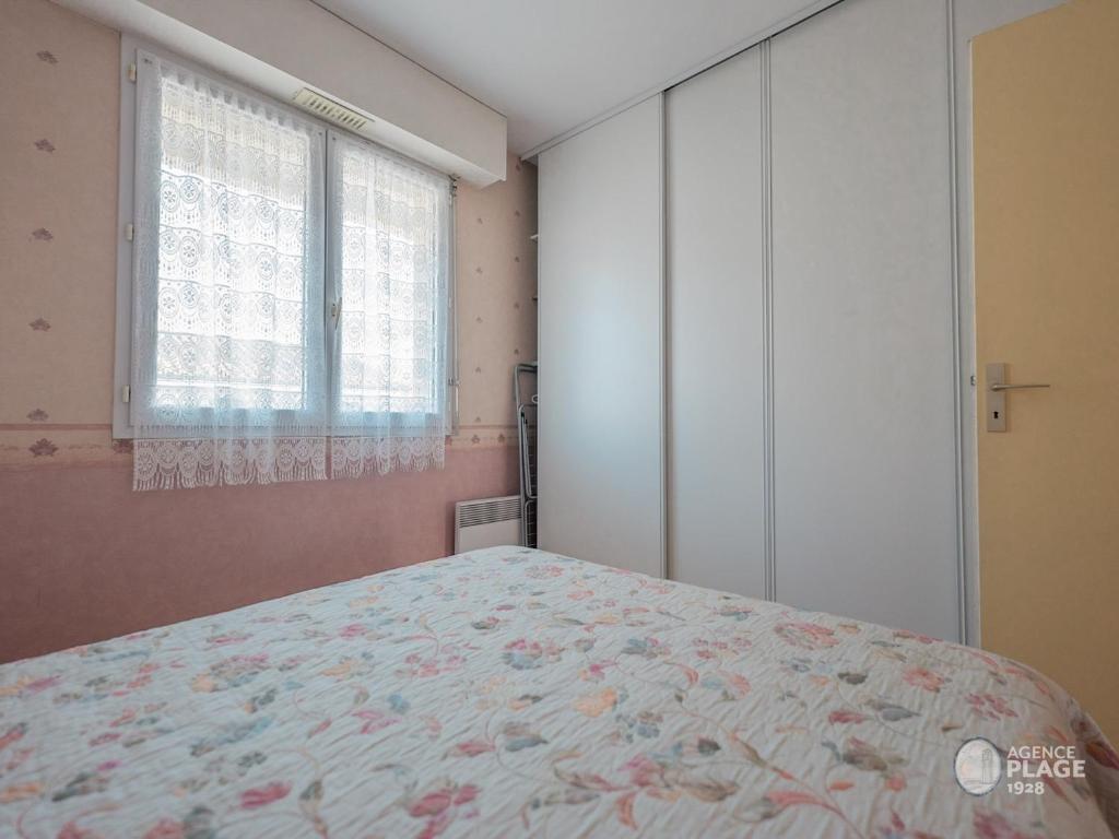 Posteľ alebo postele v izbe v ubytovaní Appartement plage et commerces, balcon, tout confort - FR-1-197-547