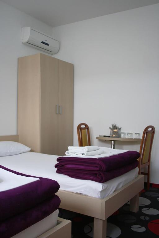 Pansion Komfor Fitea - Habitación Triple Estándar
