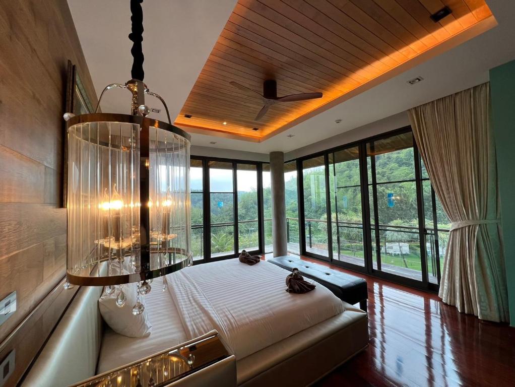 Postel nebo postele na pokoji v ubytování The Height Khaoyai Resort