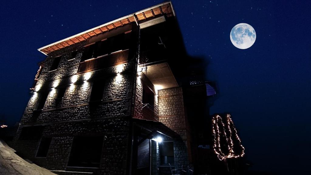 Fotografie z fotogalerie ubytování La Petri Studios with Fireplace & View v destinaci Metsovo