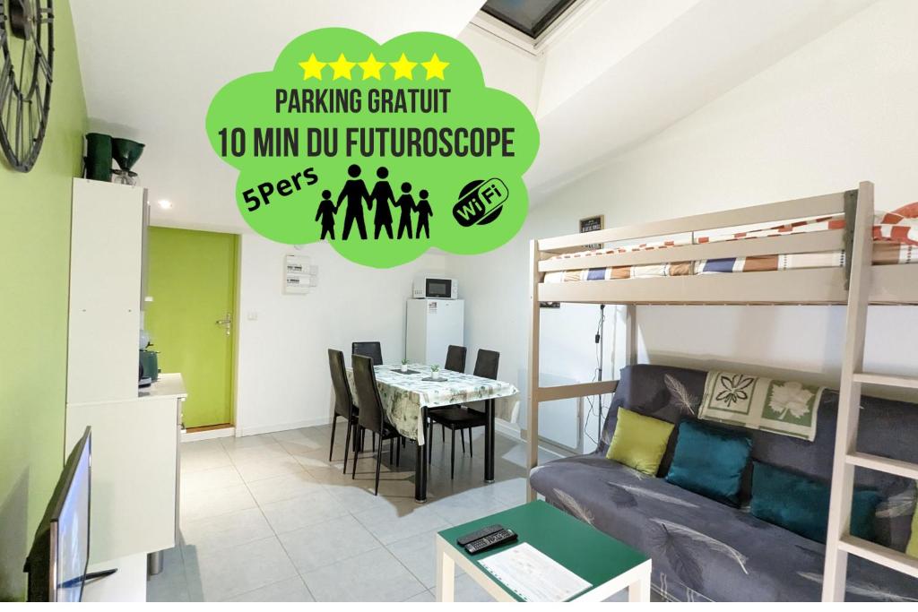 a room with a bunk bed and a dining room with a table at Appartement entier meublé à Beaumont proche Futuroscope et Poitiers Technopole in Beaumont