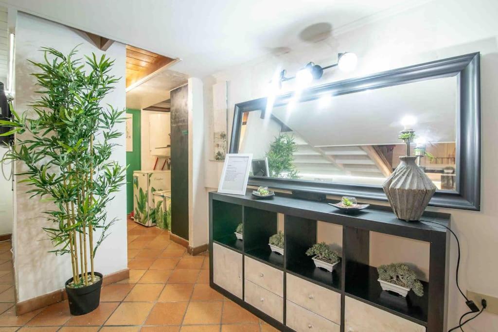 A kitchen or kitchenette at Via dei Cestari loft