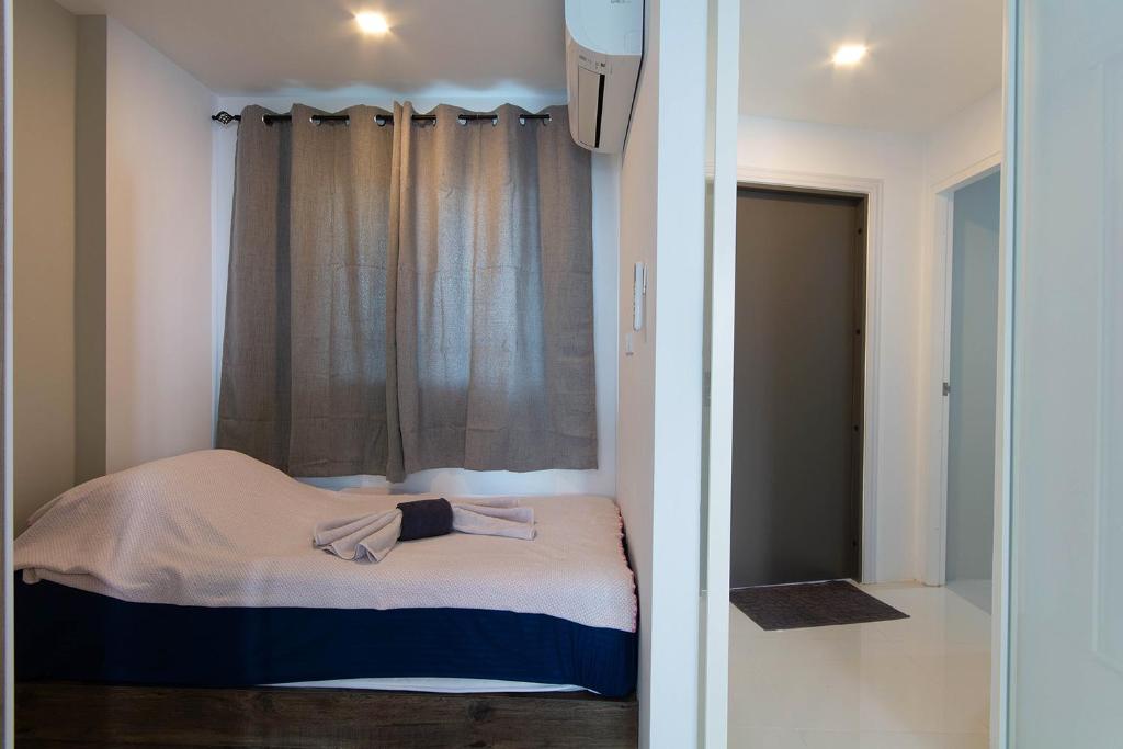 Postel nebo postele na pokoji v ubytování Mantra Beach condominium By AProperty