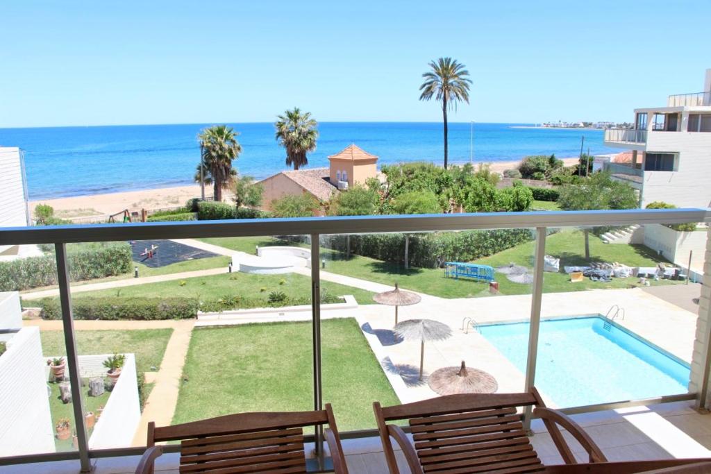 a balcony with a view of a pool and the ocean at Tierra de Mar 06 in Denia