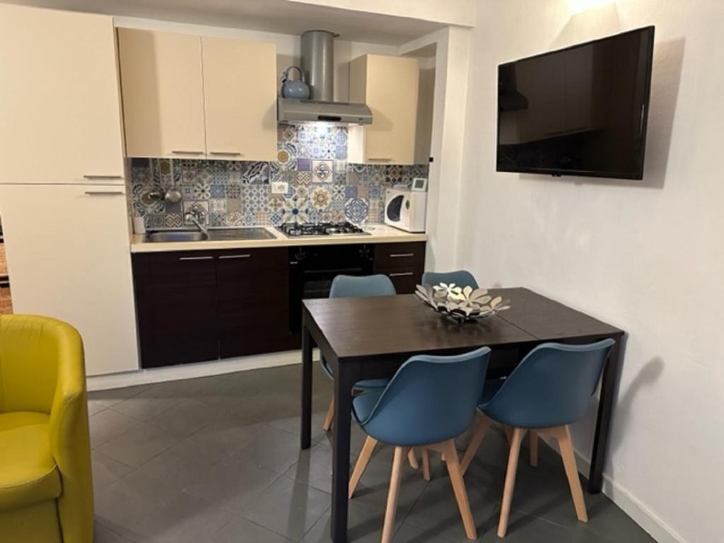 Kuchnia lub aneks kuchenny w obiekcie Varazze Apartment