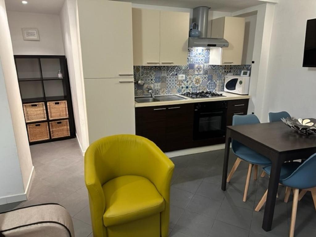 Kuchnia lub aneks kuchenny w obiekcie Varazze Apartment