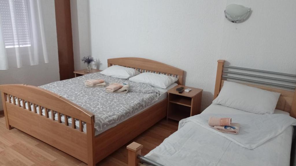 Postel nebo postele na pokoji v ubytování Hotel Konaciste Trstenik