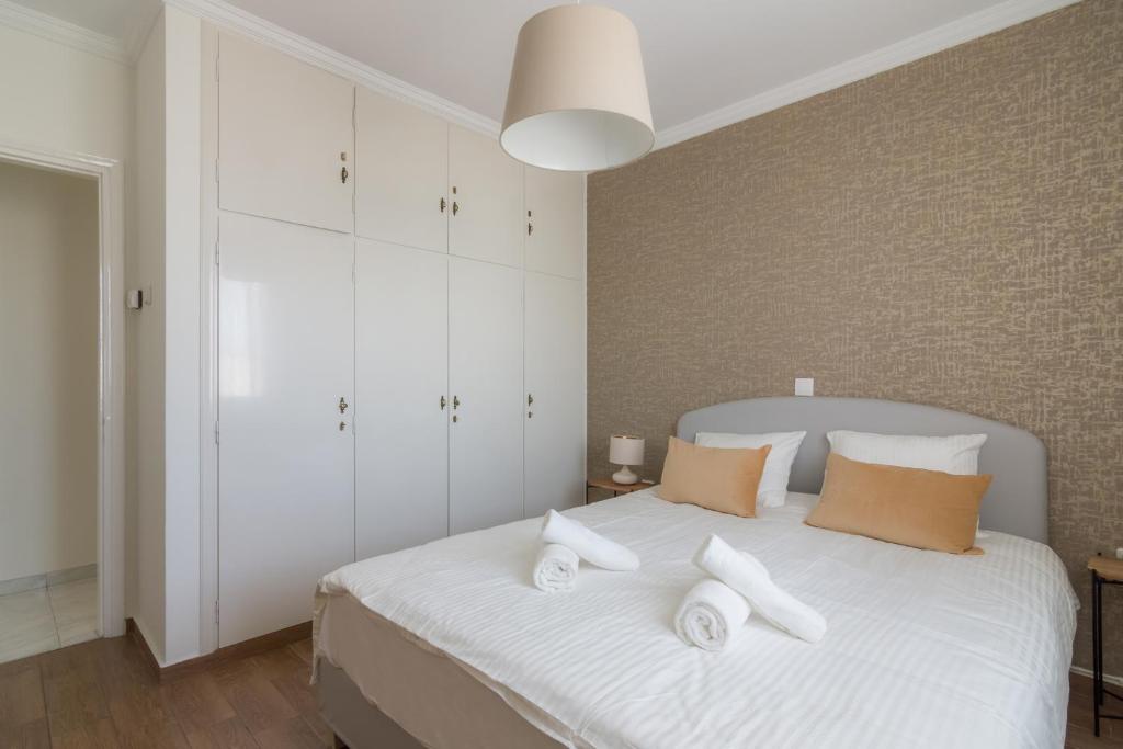 Posteľ alebo postele v izbe v ubytovaní Breathtaking Acropolis View from an Elegant 3BR APT