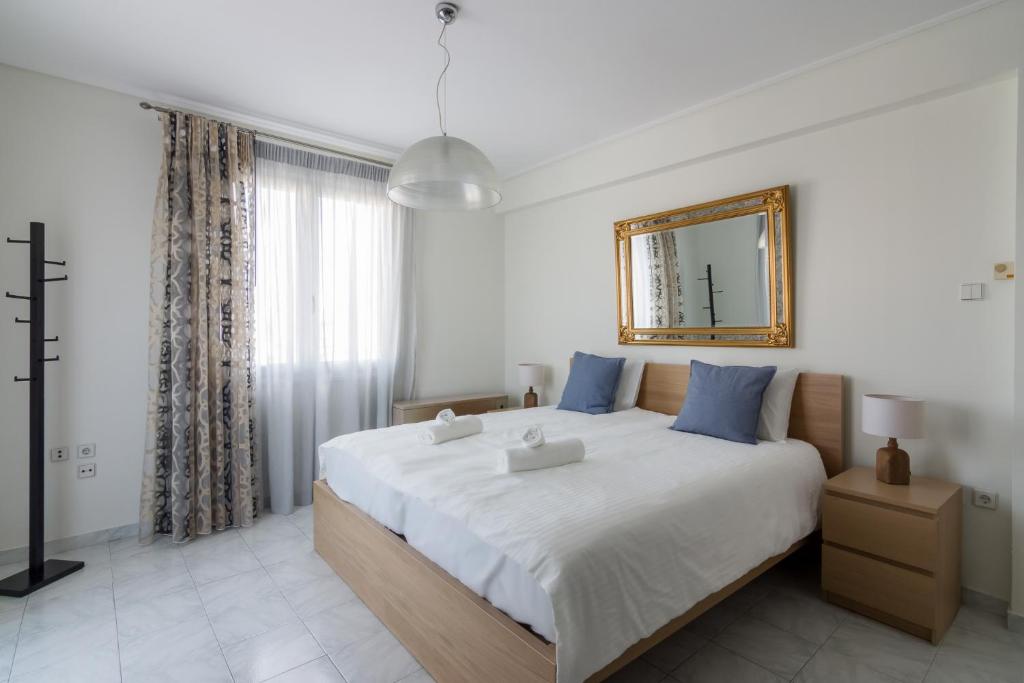 Posteľ alebo postele v izbe v ubytovaní Breathtaking Acropolis View from an Elegant 3BR APT
