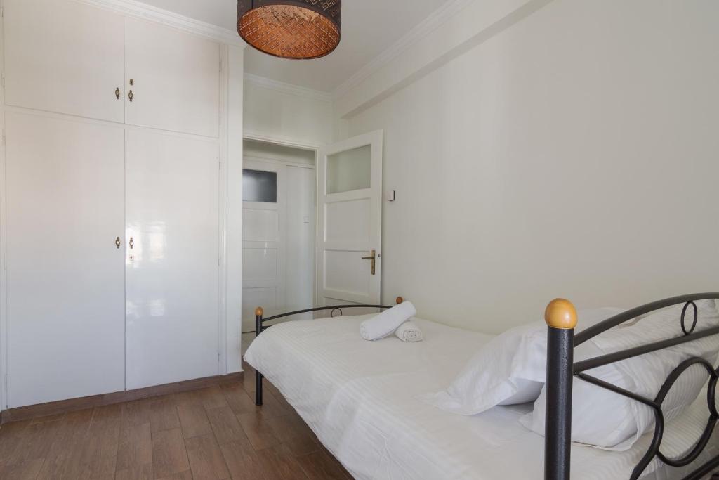 Posteľ alebo postele v izbe v ubytovaní Breathtaking Acropolis View from an Elegant 3BR APT
