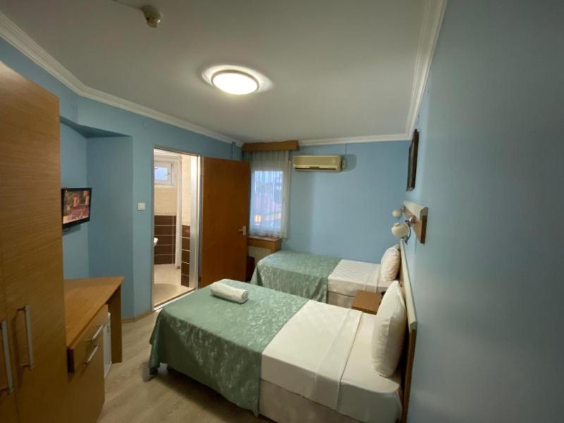 A bed or beds in a room at Hotel Oz Villa