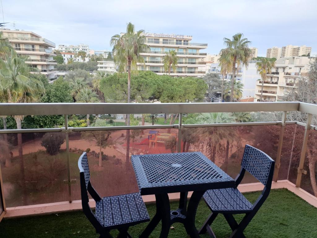 Balkón alebo terasa v ubytovaní Appartement 2 pièces meublés à Juan Les Pins