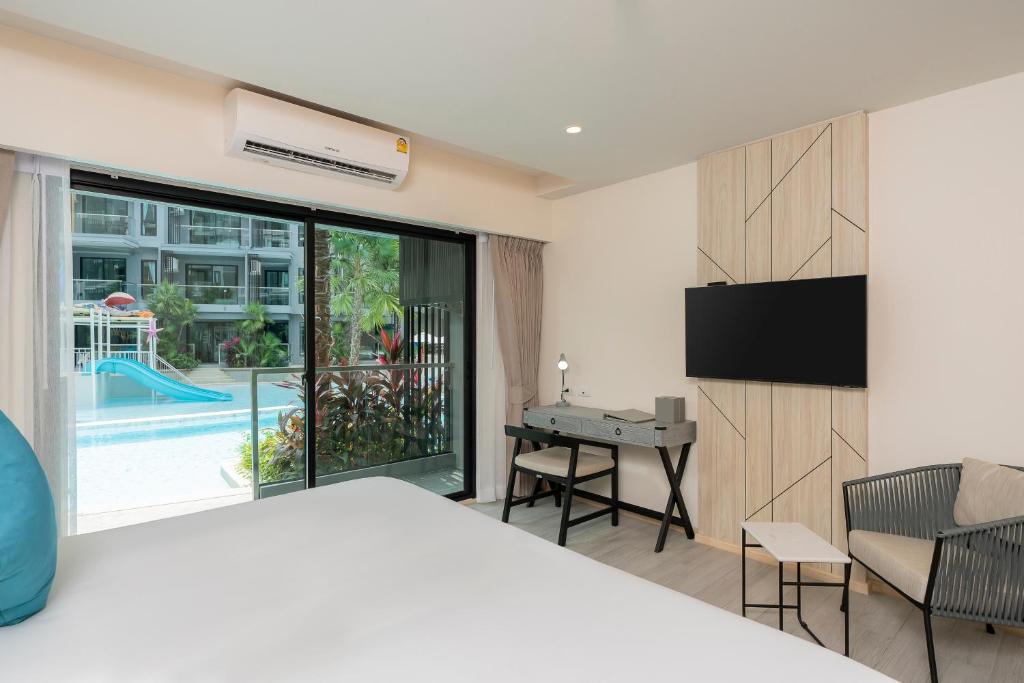 
Deluxe Double Room Pool Access
