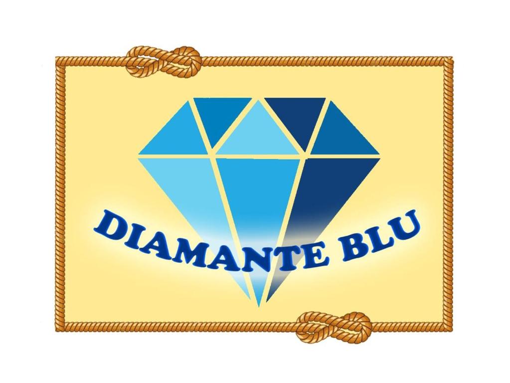 蒙泰羅索阿爾馬雷的住宿－DIAMANTE BLU Cod.Citra 011019-LT-0241，绳子上一枚蓝色钻石印花