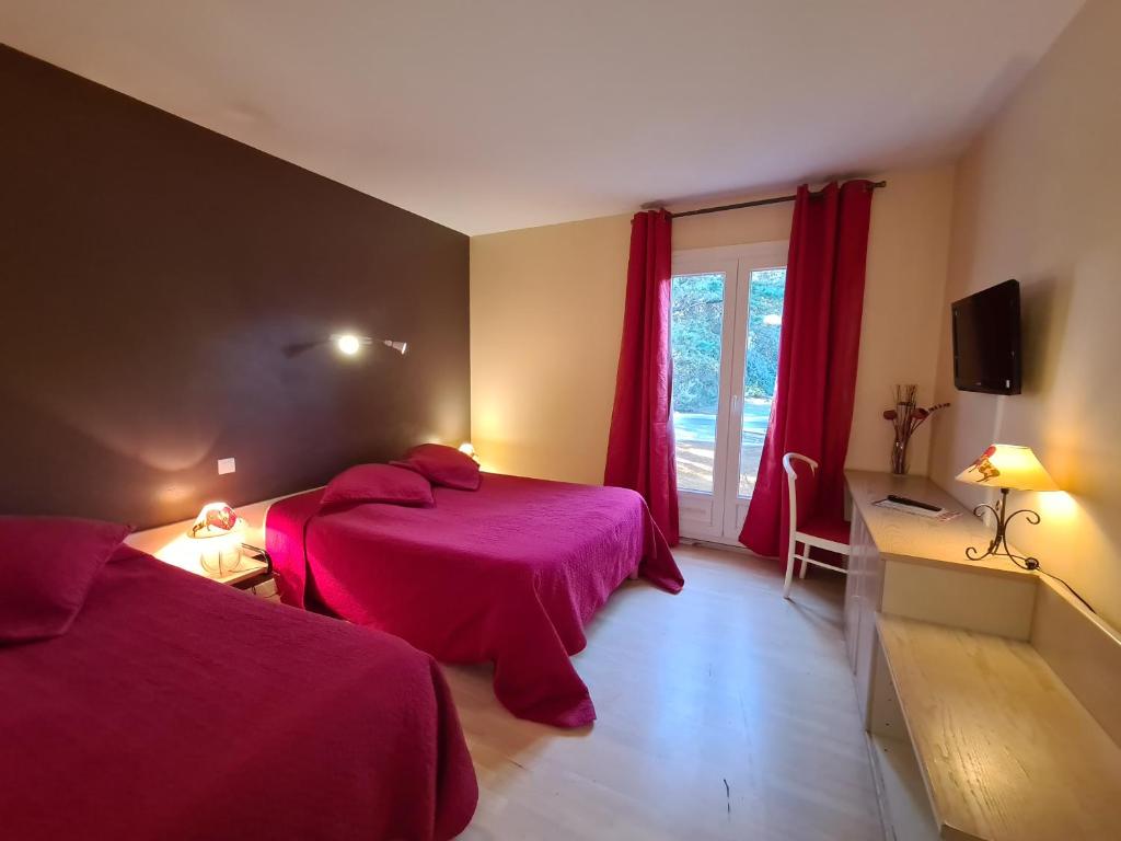 Postel nebo postele na pokoji v ubytování Hôtel Restaurant Le Mas De L'Olivier