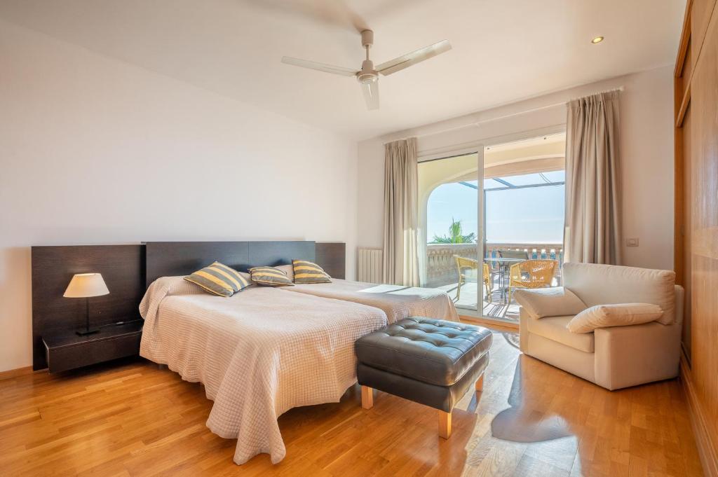 Postel nebo postele na pokoji v ubytování Villa Bendinat 10 - by Priority Villas