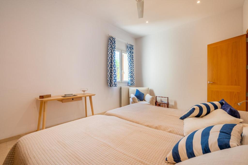 Postel nebo postele na pokoji v ubytování Villa Bendinat 10 - by Priority Villas