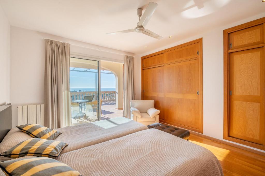 Postel nebo postele na pokoji v ubytování Villa Bendinat 10 - by Priority Villas