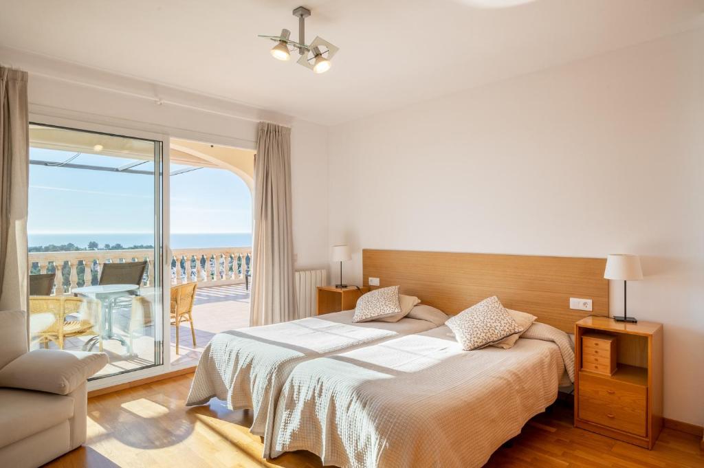 Postel nebo postele na pokoji v ubytování Villa Bendinat 10 - by Priority Villas