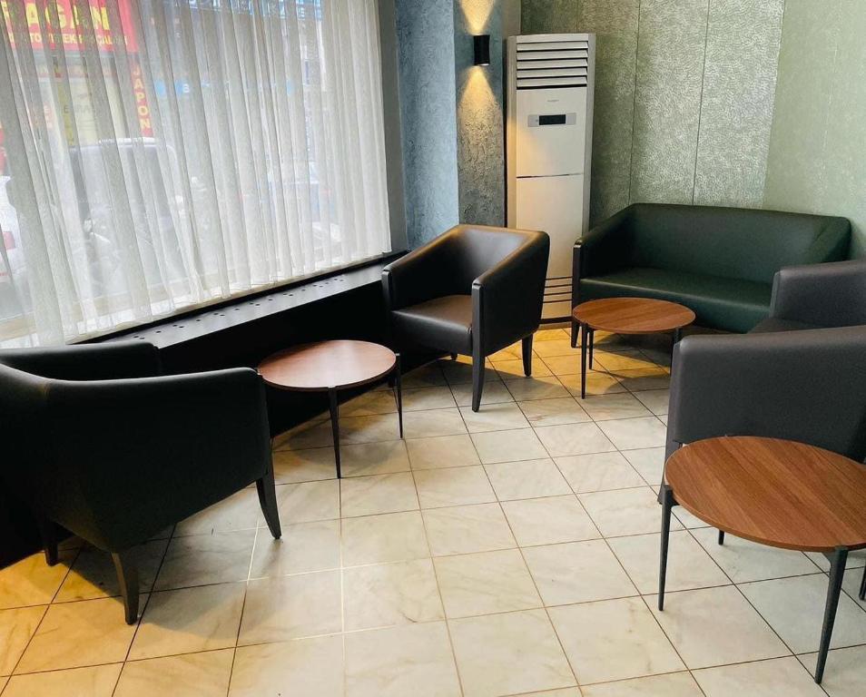 A seating area at Hotel Oz Villa