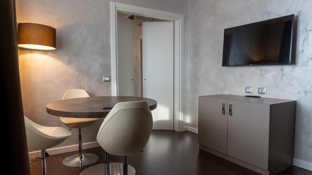 Telewizja i/lub zestaw kina domowego w obiekcie CAVALLO Hotel Noventa di Piave