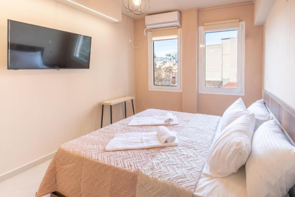 Postel nebo postele na pokoji v ubytování Monastiraki metro st studio for 2 persons