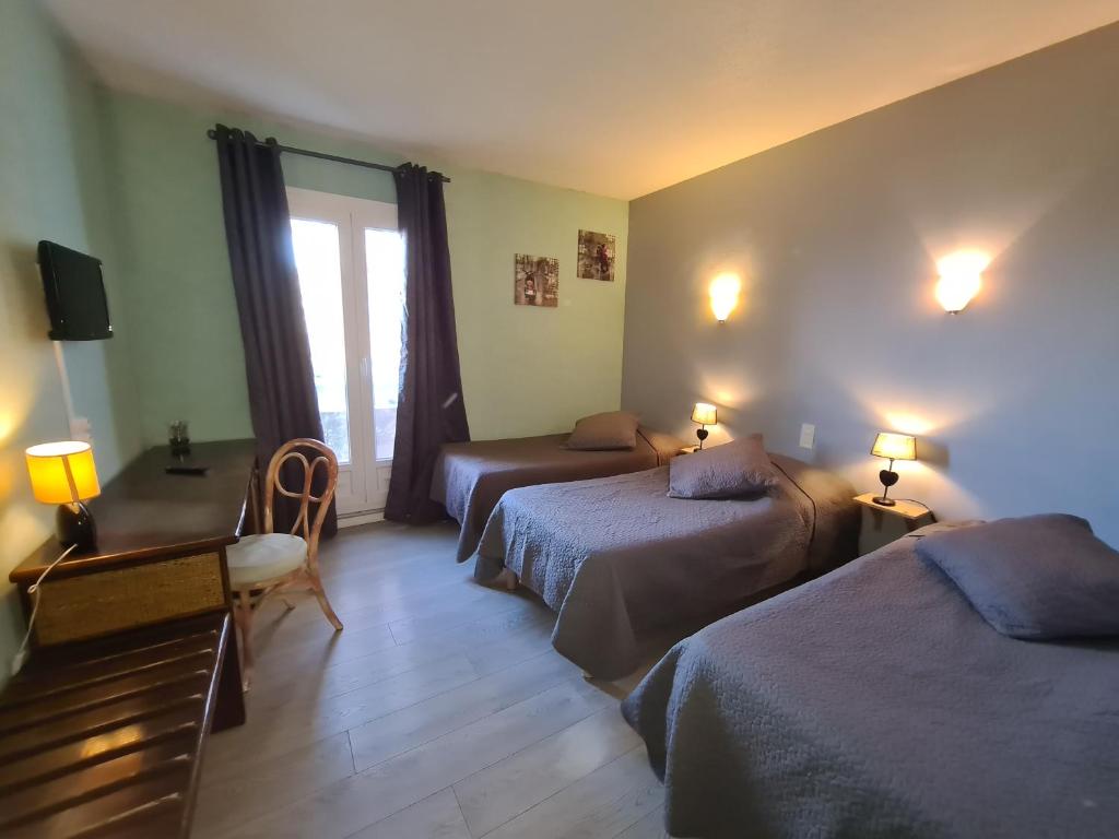 Postel nebo postele na pokoji v ubytování Hôtel Restaurant Le Mas De L'Olivier