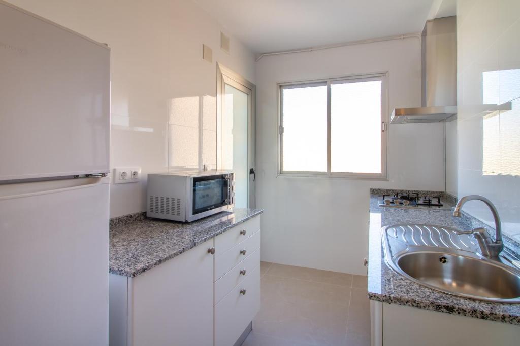Kuchyň nebo kuchyňský kout v ubytování Apartamentos Michel Angelo Benidorm