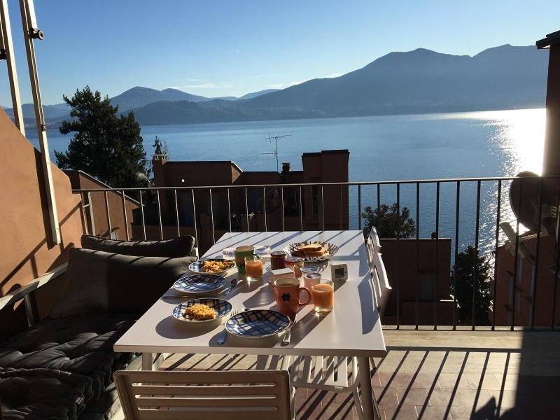 a table with plates of food on a balcony at Lavinia in Oggebbio