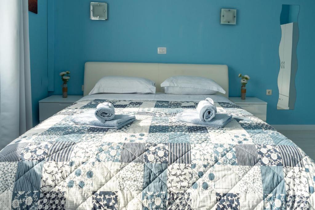 Łóżko lub łóżka w pokoju w obiekcie Apartments & Rooms Andrea