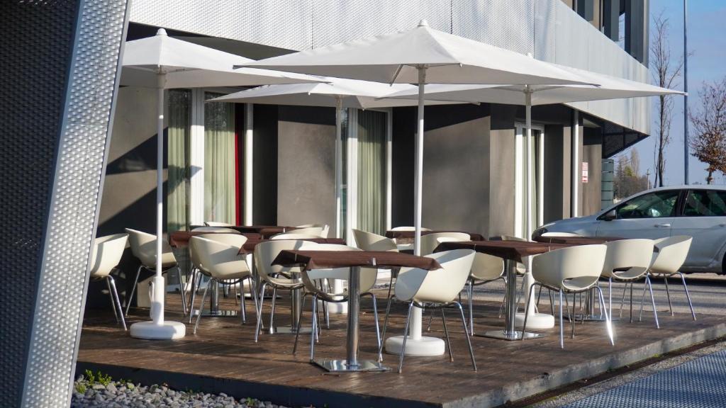 Restauracja lub miejsce do jedzenia w obiekcie CAVALLO Hotel Noventa di Piave