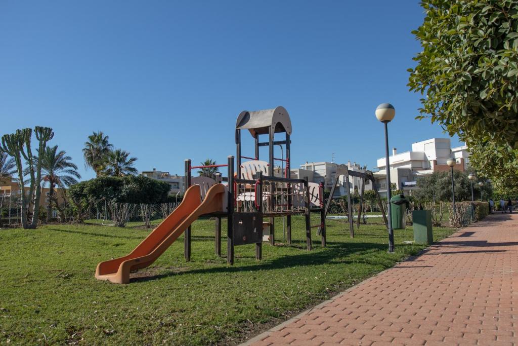 Zdjęcie z galerii obiektu Precioso y Soleado apartamento en Vera frente a la playa con piscina w mieście Vera