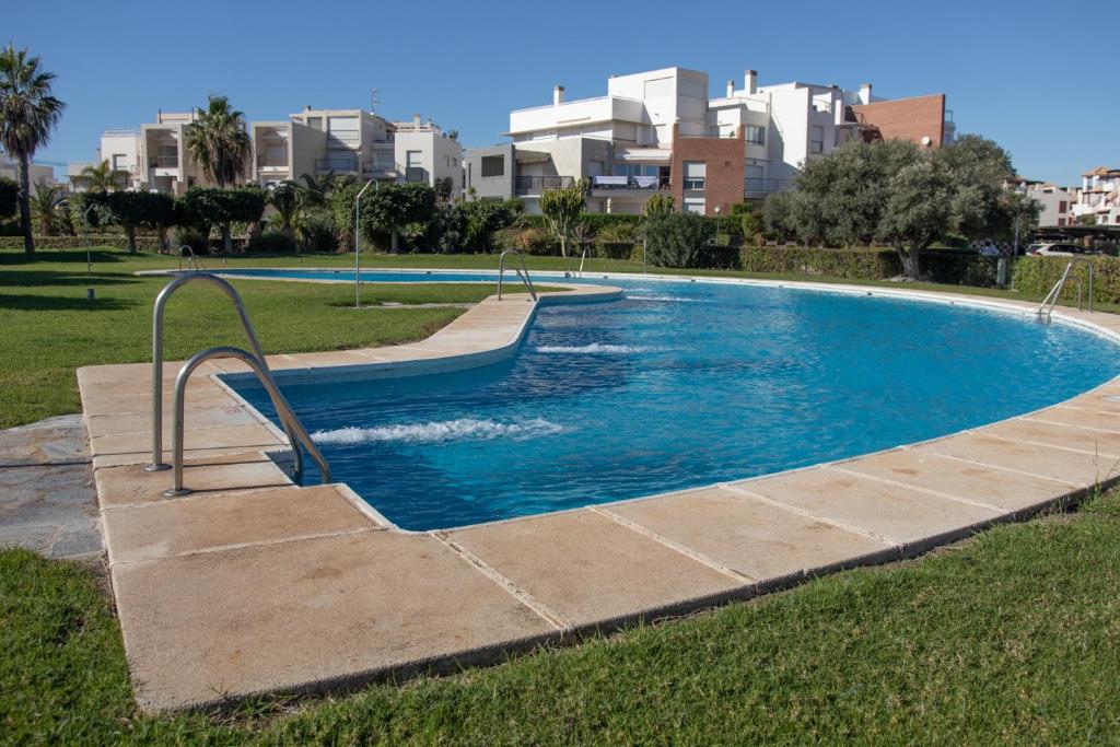Zdjęcie z galerii obiektu Precioso y Soleado apartamento en Vera frente a la playa con piscina w mieście Vera