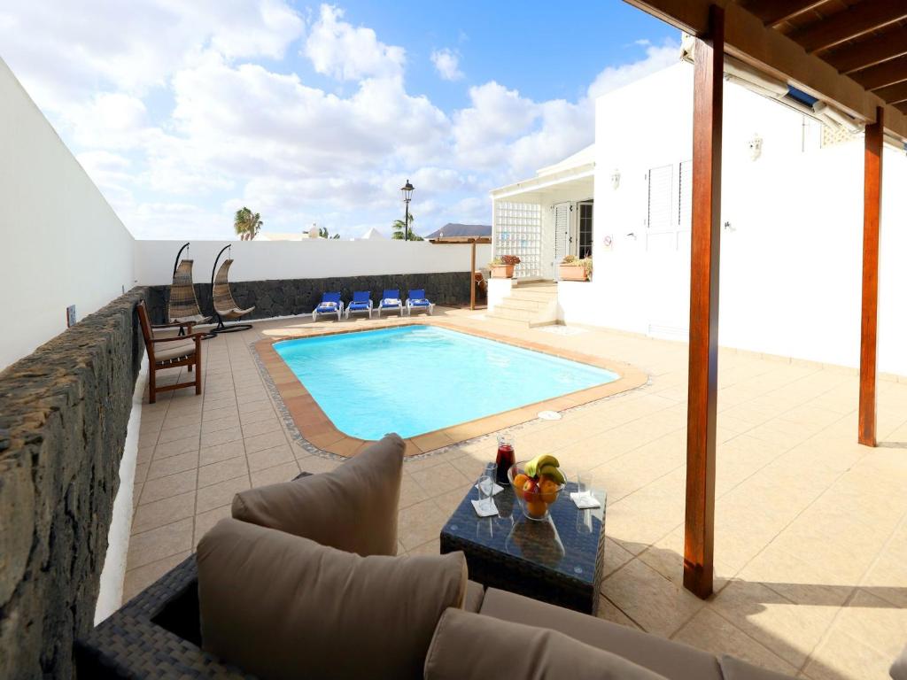 Kép Lovely Lanzarote Villa 4 Bedroom Villa Joanne Bbq Private Pool Puerto Del Carmen szállásáról Puerto del Carmenben a galériában