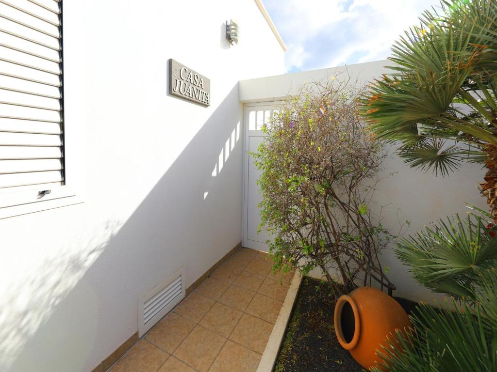 Kép Lovely Lanzarote Villa 4 Bedroom Villa Joanne Bbq Private Pool Puerto Del Carmen szállásáról Puerto del Carmenben a galériában