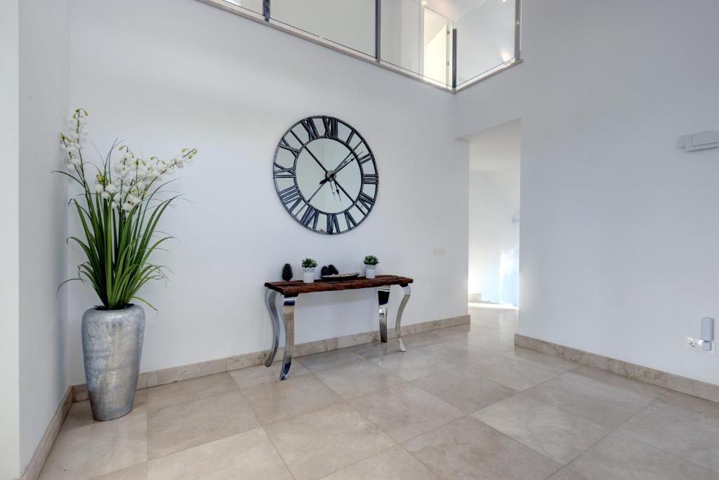 Fotografie z fotogalerie ubytování Luxury 5bedroom Villa Casares Costa v destinaci Casares