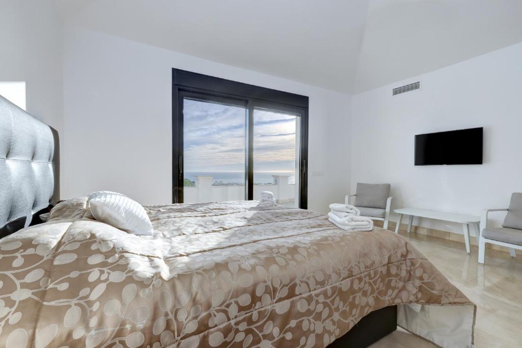 Fotografie z fotogalerie ubytování Luxury 5bedroom Villa Casares Costa v destinaci Casares