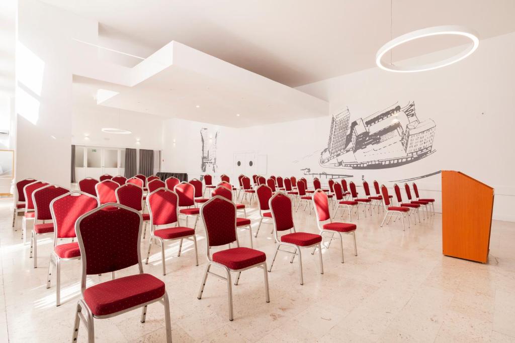 Een zitgedeelte bij Hotel Neboder